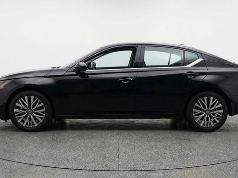 Used 2025 Nissan Altima 2.5 SV FWD image 5