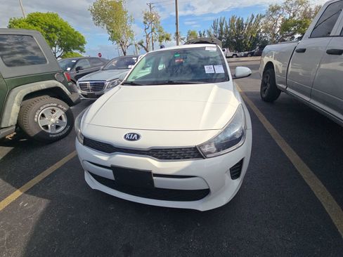 Used 2020 Kia Rio S FWD image 2