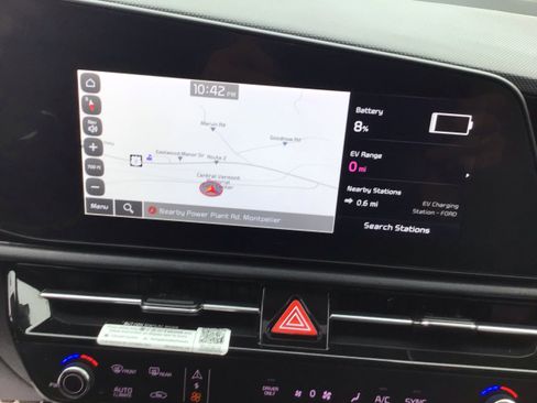 Used 2023 Kia Niro SX Touring FWD image 22