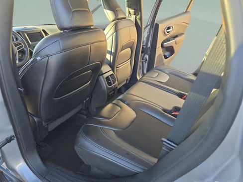 Used 2019 Jeep Cherokee Latitude Plus w/ Cold Weather Group image 14