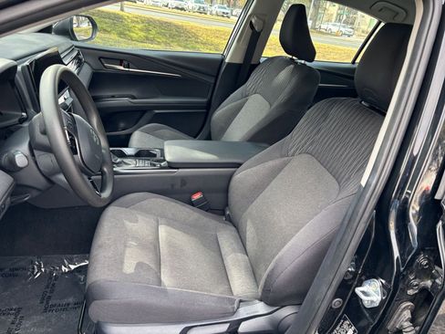 Used 2025 Toyota Camry LE image 30