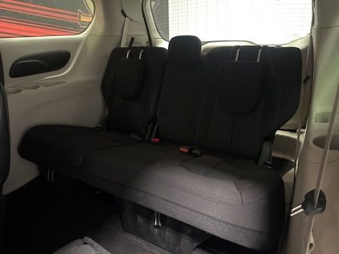 Used 2024 Chrysler Voyager LX image 13