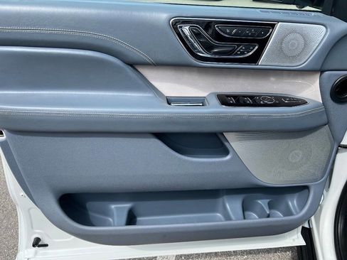 Used 2020 Lincoln Navigator Black Label w/ Cargo Convenience Package image 21