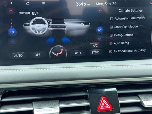 Used 2025 Genesis G70 2.5T image 26