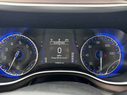 Used 2020 Chrysler Voyager Lxi FWD image 30