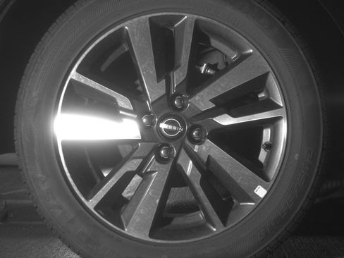 Used 2025 Nissan Versa SV FWD image 15