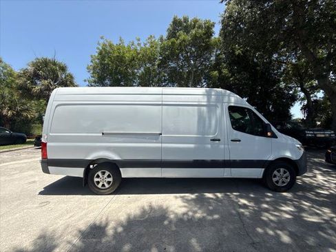 Used 2022 Mercedes-Benz Sprinter 2500 image 6