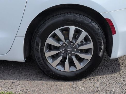 Used 2023 Chrysler Pacifica Touring-L FWD image 32