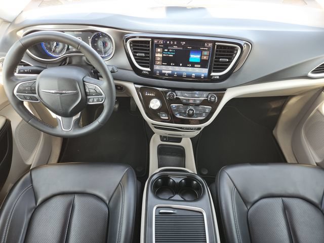 Used 2023 Chrysler Pacifica Touring-L FWD image 27