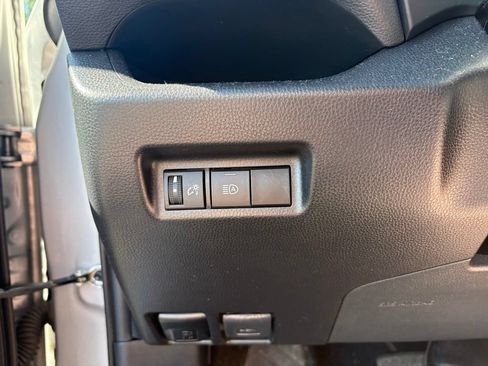 Used 2021 Toyota RAV4 XLE AWD/4WD image 9