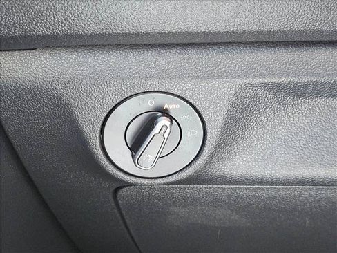 Used 2024 Volkswagen Jetta SE FWD image 14