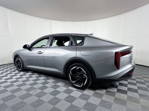 Used 2025 Kia K4 EX image 3