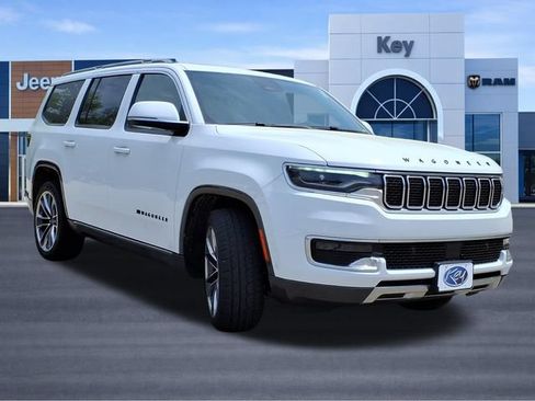 Used 2022 Jeep Wagoneer Series III w/ Premium Group I AWD/4WD image 7