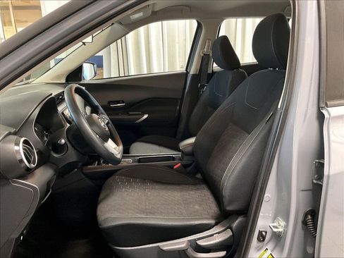 Used 2024 Nissan Kicks SV FWD image 10