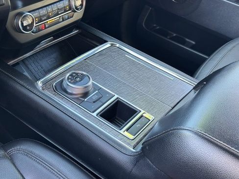 Used 2020 Ford Expedition Limited image 17