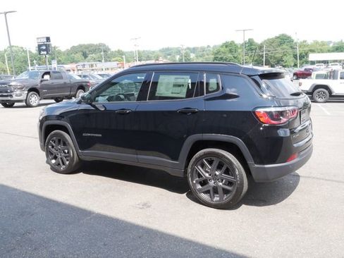 Used 2025 Jeep Compass Limited w/ Sun & Sound Group AWD/4WD image 9