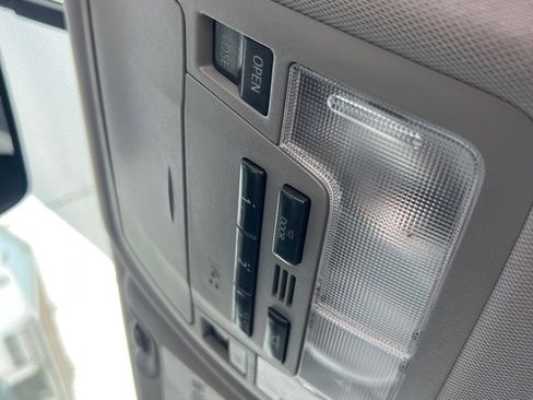 Used 2014 Toyota Highlander XLE AWD/4WD image 38