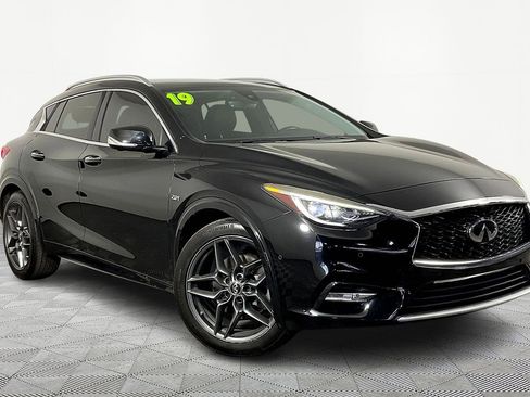 Used 2019 INFINITI QX30 image 3