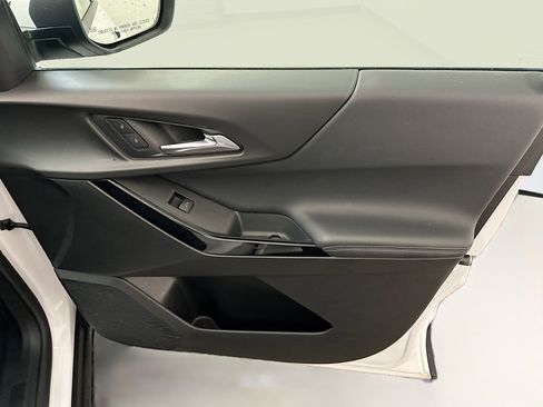 Used 2025 Chevrolet Equinox LT w/ Convenience Package II image 34