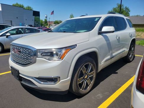 Used 2017 GMC Acadia Denali w/ Technology Package AWD/4WD image 5