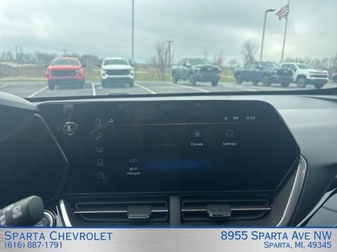 Used 2024 Chevrolet Trax RS w/ Driver Confidence Package image 13