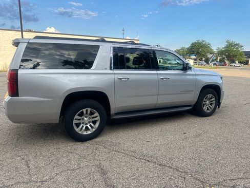 Used 2015 Chevrolet Suburban LT RWD image 12