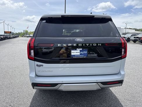 Used 2025 Ford Expedition Platinum AWD/4WD image 6