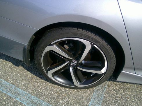 Used 2018 Honda Accord Sport image 29