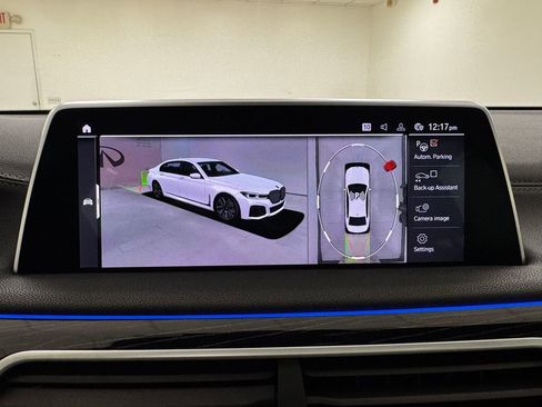 Used 2022 BMW 750i xDrive w/ Autobahn Package image 21