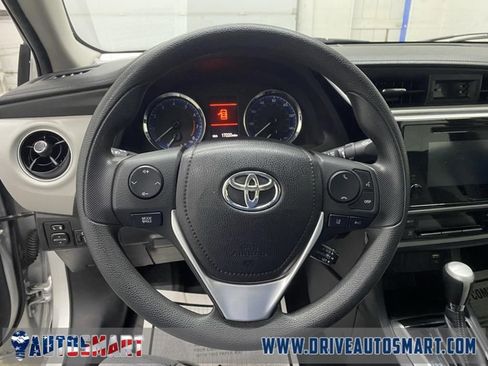 Used 2018 Toyota Corolla LE image 17