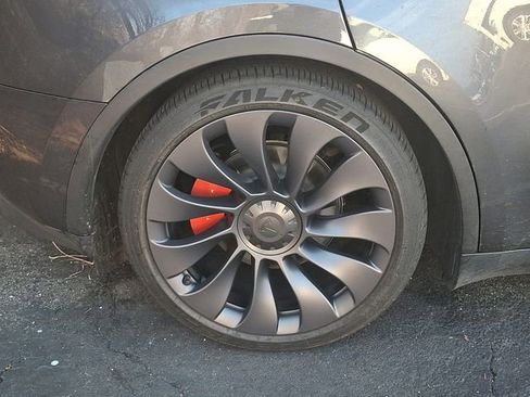 Used 2024 Tesla Model Y Performance image 4