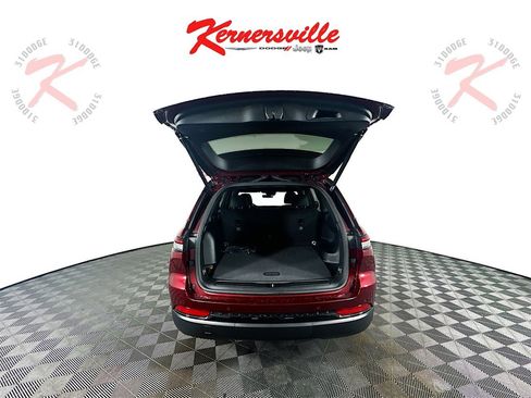 New 2025 Jeep Grand Cherokee Altitude image 15