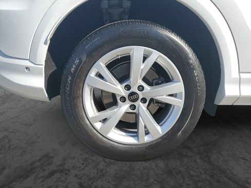 Used 2025 Audi Q5 Premium w/ Convenience Package AWD/4WD image 5