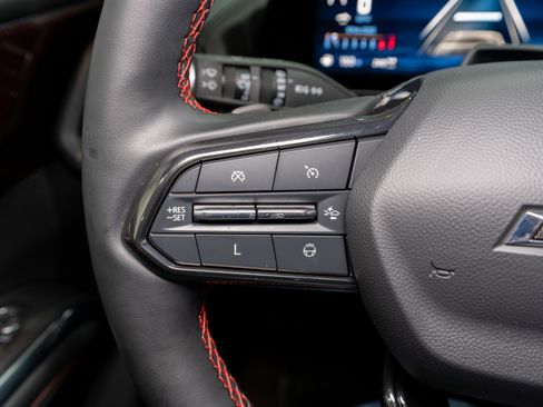 Used 2024 Chevrolet Traverse RS image 29