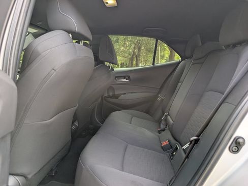 Used 2025 Toyota Corolla SE w/ SE Package FWD image 17