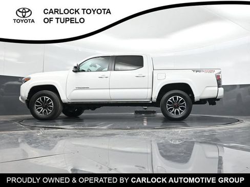 Used 2022 Toyota Tacoma TRD Sport AWD/4WD image 35