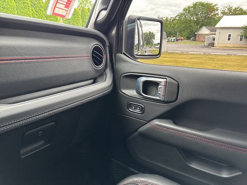 Used 2024 Jeep Gladiator Rubicon w/ Technology Group AWD/4WD image 23
