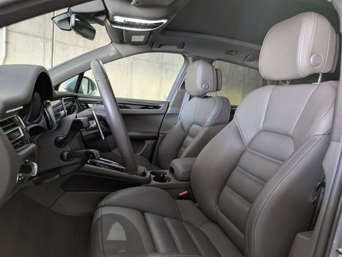 Used 2025 Porsche Macan image 5