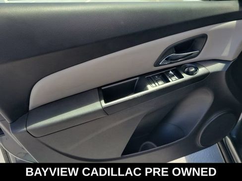 Used 2013 Chevrolet Cruze LS FWD image 19