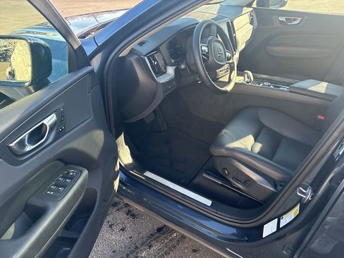 Certified 2025 Volvo XC60 B5 Plus image 8
