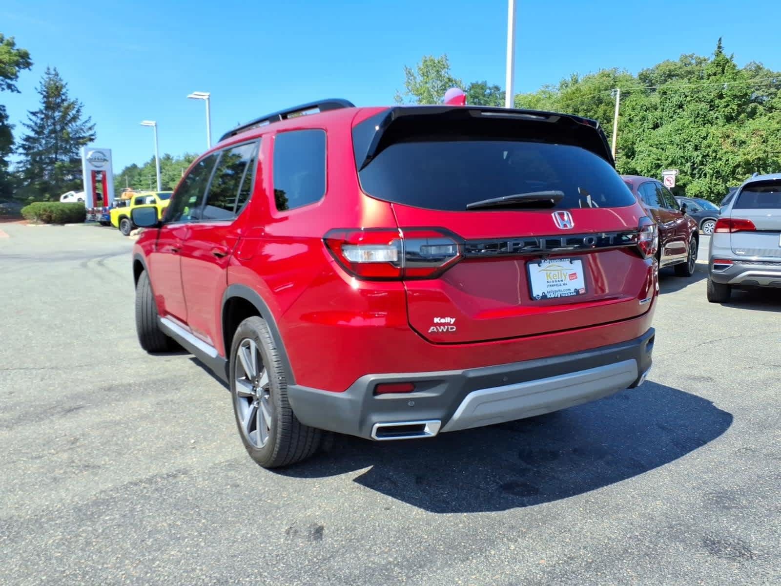 Used 2024 Honda Pilot Touring image 7