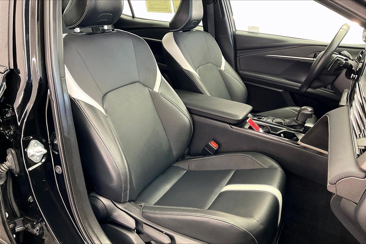 Used 2025 Toyota Camry SE FWD image 6