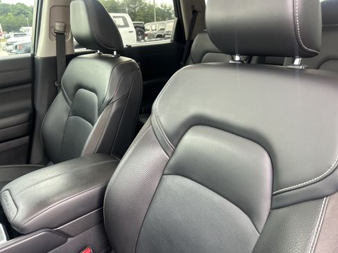 Used 2022 Nissan Pathfinder SL w/ SL Premium Package FWD image 18