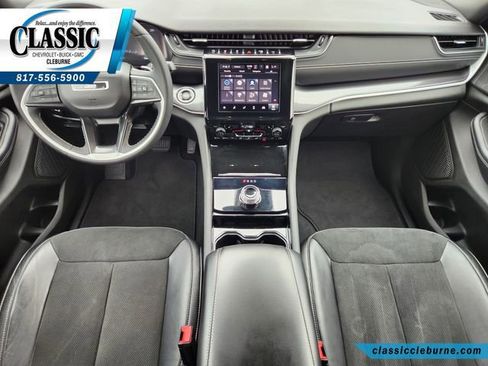 Used 2023 Jeep Grand Cherokee Altitude AWD/4WD image 2