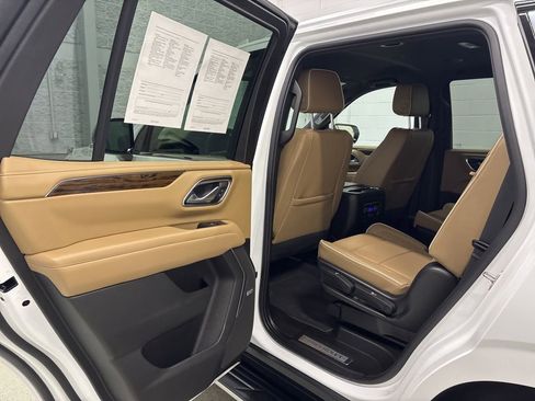 Used 2023 Chevrolet Tahoe Premier AWD/4WD image 27