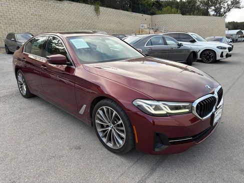 Used 2023 BMW 530i w/ Premium Package RWD image 4