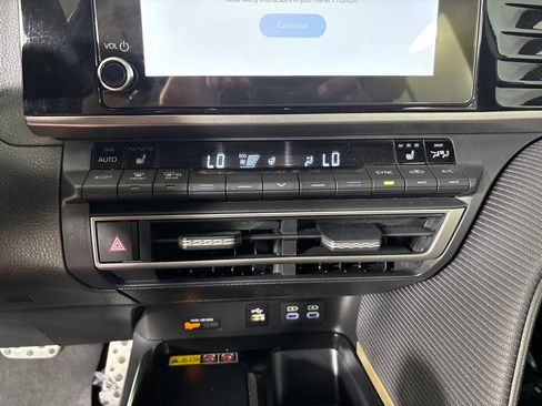 Used 2025 Toyota Camry SE w/ Convenience Package FWD image 17