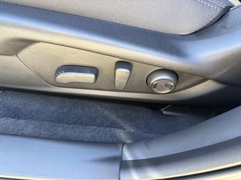 Used 2025 Subaru Crosstrek 2.0i Premium image 22