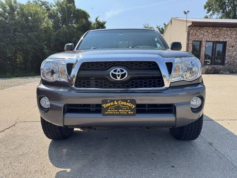 Used 2011 Toyota Tacoma 4x4 Access Cab V6 w/ TRD Off-Road Pkg image 2