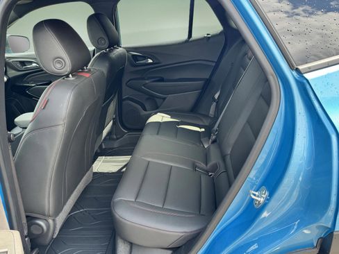Used 2025 Chevrolet Trax RS FWD image 23